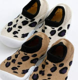 Anti-slip full grip pre-walker socks with rubber soles in leopard